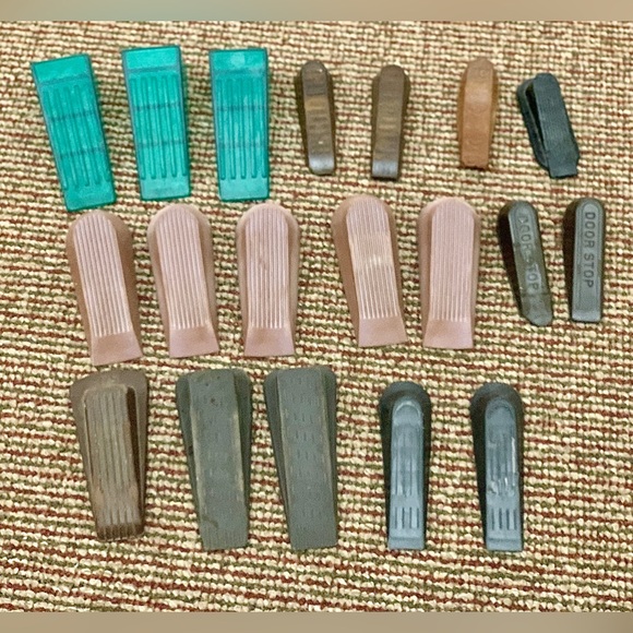 Large Lot of 22 Vtg Heavy Duty Rubber/Plastic Door Stops - Picture 4 of 13